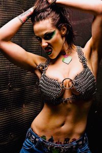 Создать мем Daffney