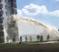 Создать мем Канализация Люк бомбануло