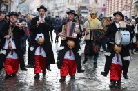 Создать мем Верхом на украинцах