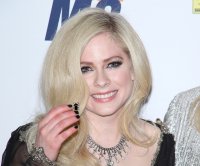 Создать мем Avril