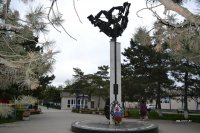 Создать мем Памятник