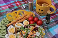 Создать мем Покушаем вкусный и полезный завтрак