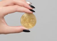 Создать мем Новая крупная монета вышла в свет