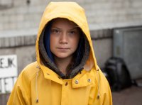 ребята! вы зря смеётесь сделайте себе хоть жилеты из пластиковых бутылок и купите складные спиннинги. когда в говне плавать будете - хоть рыбы себе, может быть, поймаете, Мем Greta