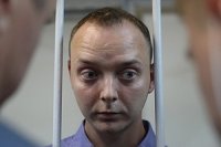 Создать мем Пидорок из роскосмоса