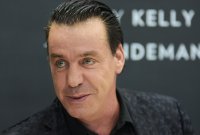 Создать мем Тилль Линдеманн