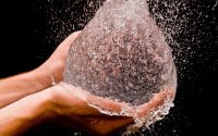 Создать мем Гигантская водяная капля