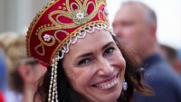 Создать мем Русская красавица