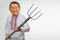 Создать мем Щасливий Баттулга з вилами