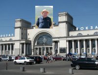 Создать мем Портрет Кім Чен Ина на Вокзалі Дніпро