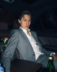 Создать мем Богатенький