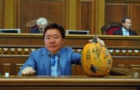 Создать мем Елбегдорж з гарбузом в Верховній Раді