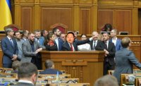 Создать мем Цахіагійн Елбегдорж блокує трибуну