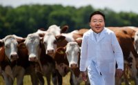 Создать мем Цахиагийн Элбэгдорж и коровы