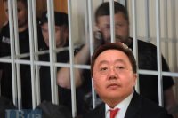 Создать мем Цахиагийн Элбэгдорж в суде