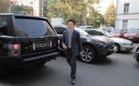 Создать мем Цахиагийн Элбэгдорж выходит с шашины Олега Ляшко