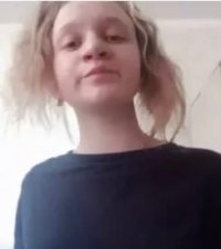 Создать мем Девочка Чсвшница