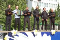 Создать мем Хор недоразвитых мужиков