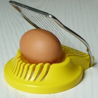 Создать мем Странная яйцерезка