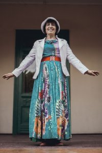 Создать мем Тома вышла