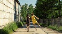 Создать мем Две чокнутые подруги