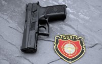 Создать мем Пистолет для выноса мозгов