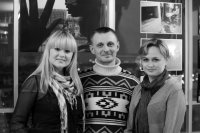Создать мем Трое людей