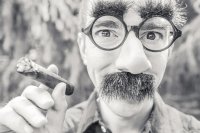 Создать мем Тупой дебил в очках
