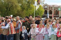 Создать мем В этой толпе