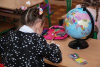 Создать мем Девочка в школе