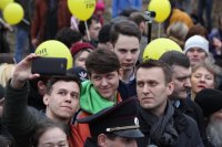московские ублюдки сами через зад живут и других так принуждают жить!!! приходил наполеон эти твари московские пол москвы сожгли,приходил клинтон эти твари пол москвы макдональдсами застроили., Мем Навальнята