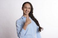 Создать мем Турчанка с косой