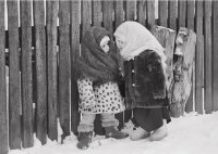 Создать мем Девки