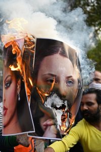 Создать мем Greta Thunberg - Rihanna - плакат сожгли