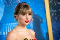 Создать мем Taylor swift