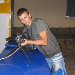 сам он
