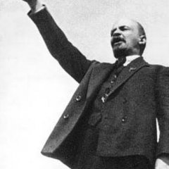   Ленин указывает путь