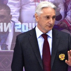 р