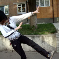 уносит