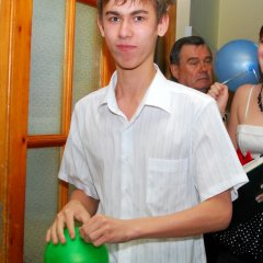 г