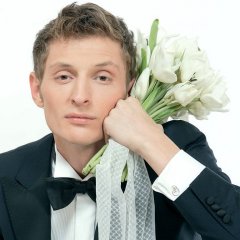 Павел Воля с цветами