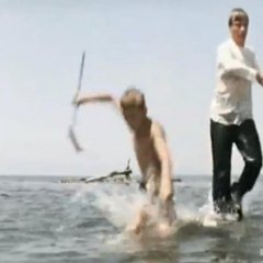 Иди от сюда мальчик