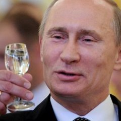 Путин с рюмкой