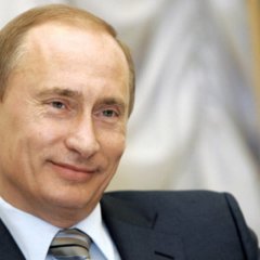 Путин улыбается