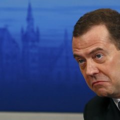Денег нет но вы держитесь тут