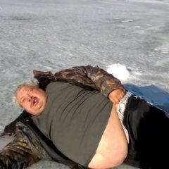 Мужик на льду