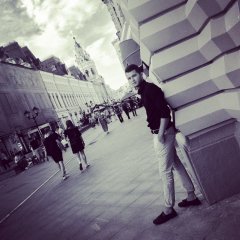 Ты думаешь что меняешь парней как перчатки