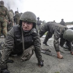 Дедушки сдавали на крабовый берет