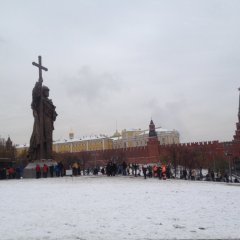 И стоит Владимир