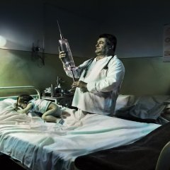 Ребенок шприц